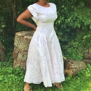 GORGEOUS 80s White Maxi Dress